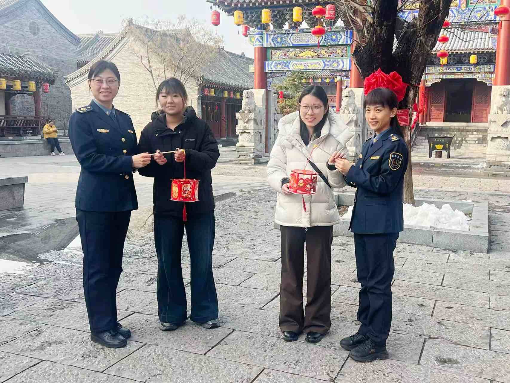 滨州：山东高速猜灯谜、送灯笼 暖意满旅途