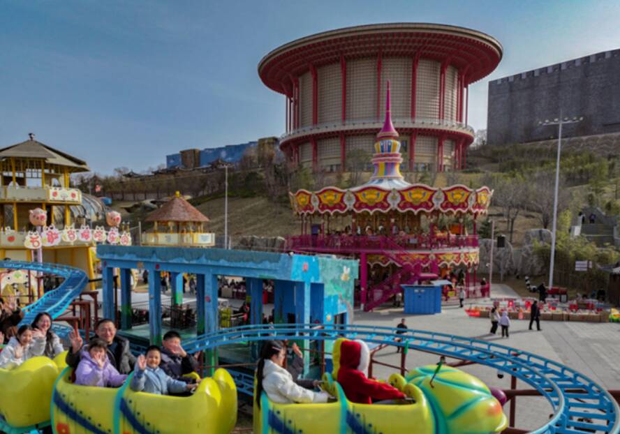 泰山石敢当景区妇女节献礼：所有18周岁以上女士免费入园！