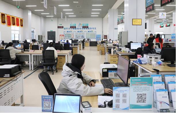 1次办3证 邹平人力资源服务 “一件事” 落地见效