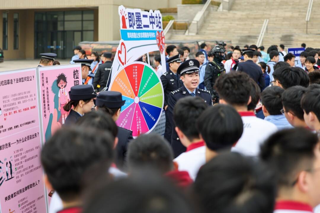 青岛铁路公安处“志愿服务号”开进校园  筑牢校园安全防线