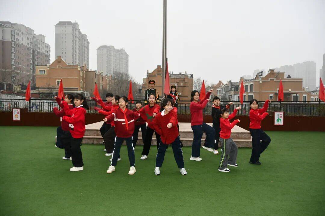 春风拂校园 少年启新程 ——《快乐小马》闪亮 利记体育,利记体育app:市奥龙小学春季开学典礼