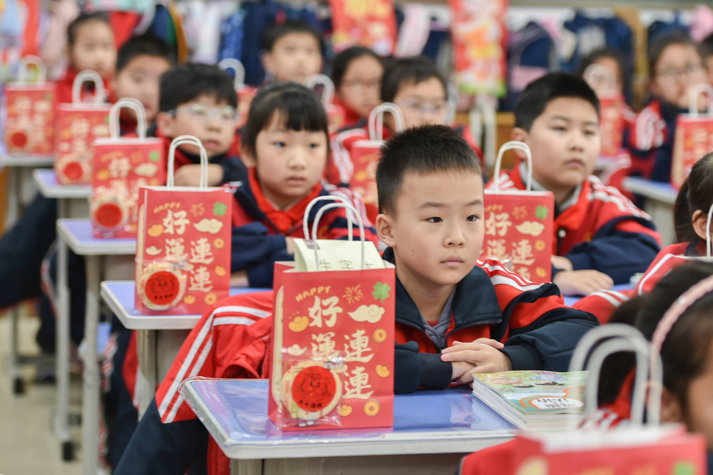 开学啦！潍坊当地中小学迎来春季开学日 丰富多彩的“开学表情”请查收