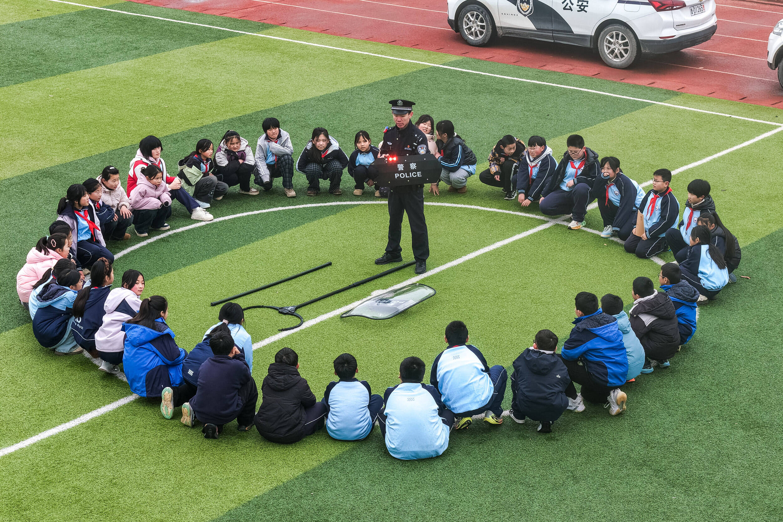 民警护航开学季 为聊城学生送上安全第一课