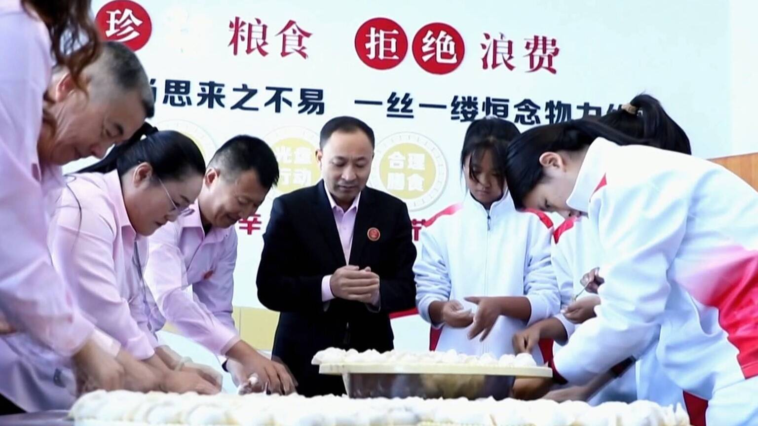 直通2026全国两会|新闻特写:努力让孤困儿童过上更好的生活