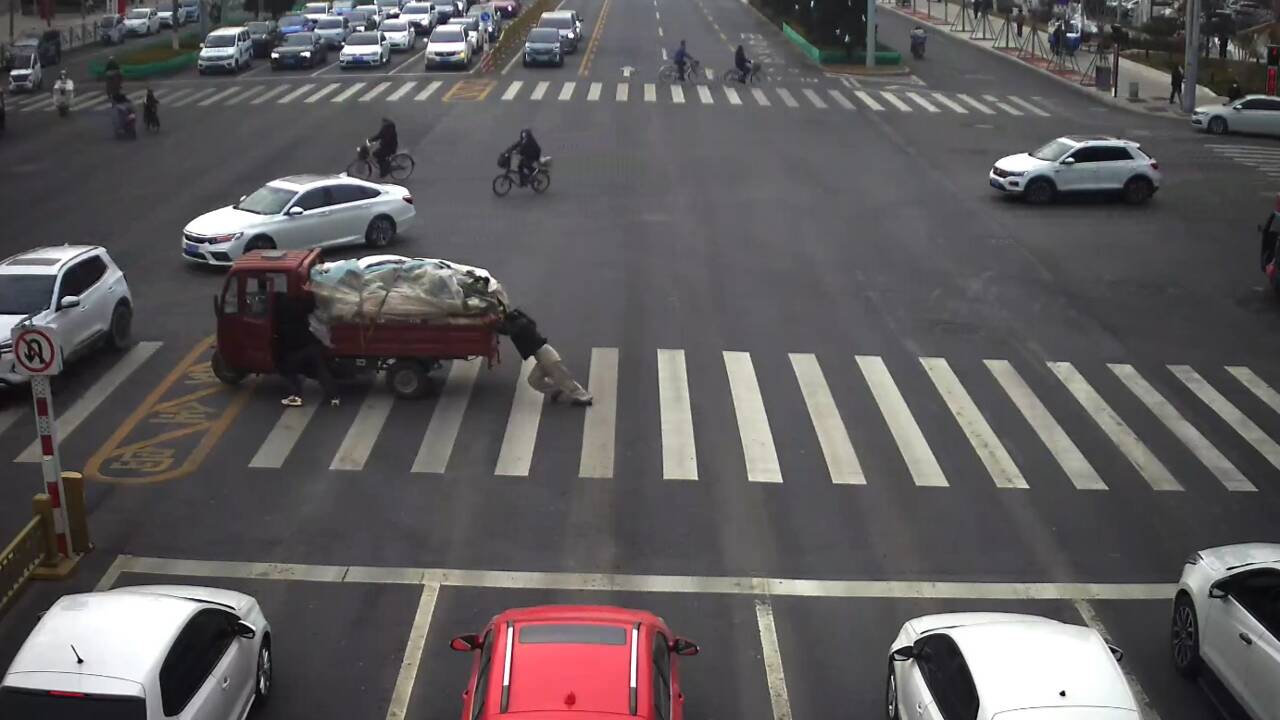 举手之劳 温暖全城 聊城 “推车姐”获全网点赞