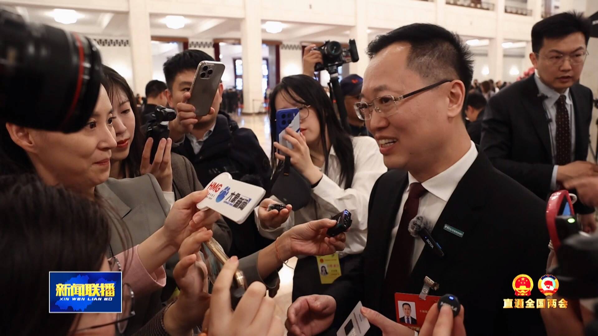 直通2026全国两会｜住鲁全国人大代表贾少谦亮相“代表通道”