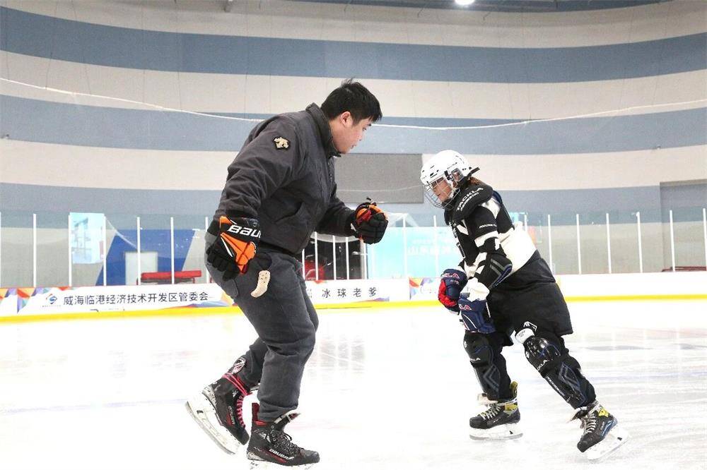 威海临港区：冰球馆升级归来助推冰雪运动“四季常热”(图2)