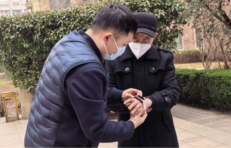 “爱心课堂”温暖开讲，济南联通匡山营业厅“心连心”守护银发安康