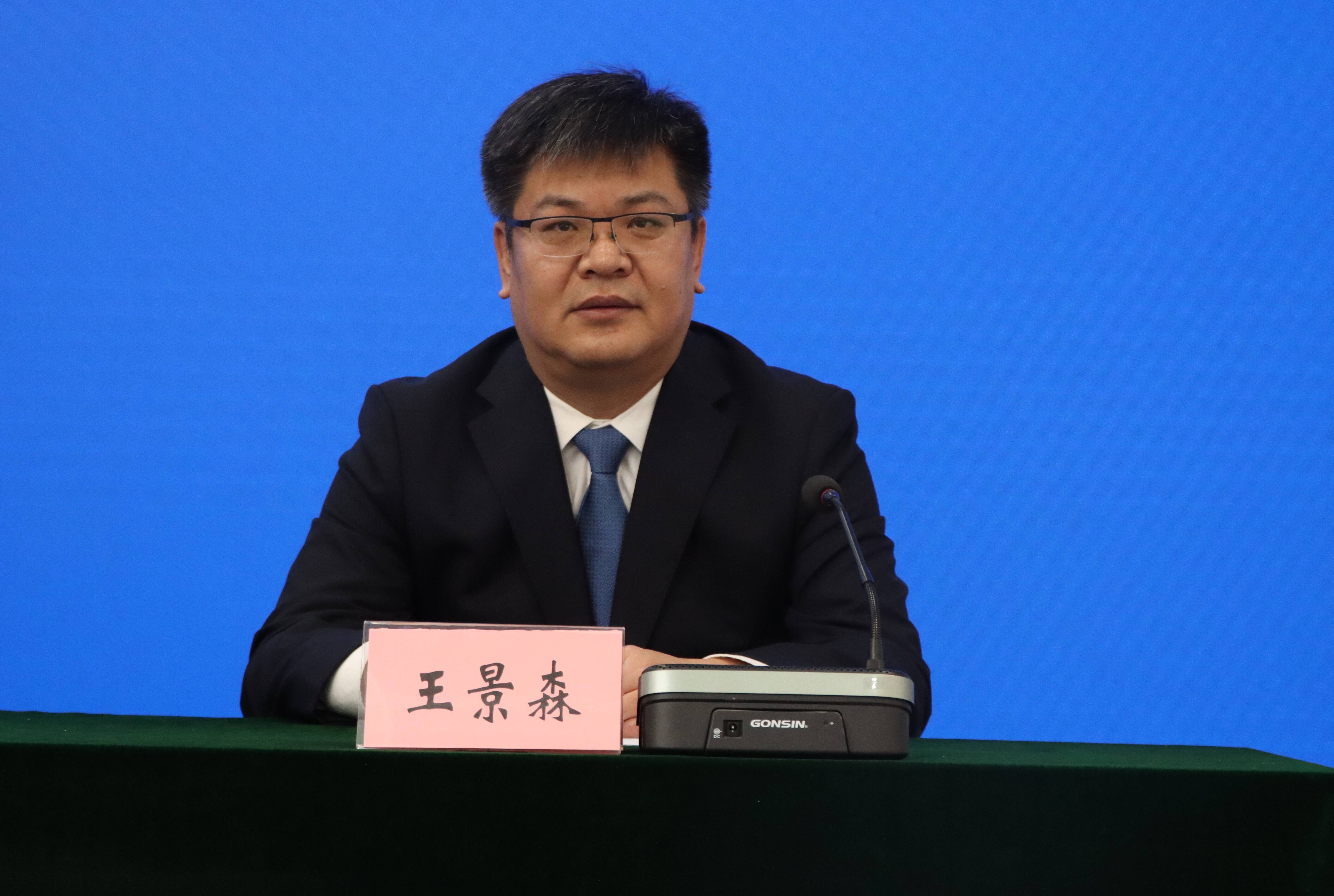 青悠雷锋月 暖润童心间