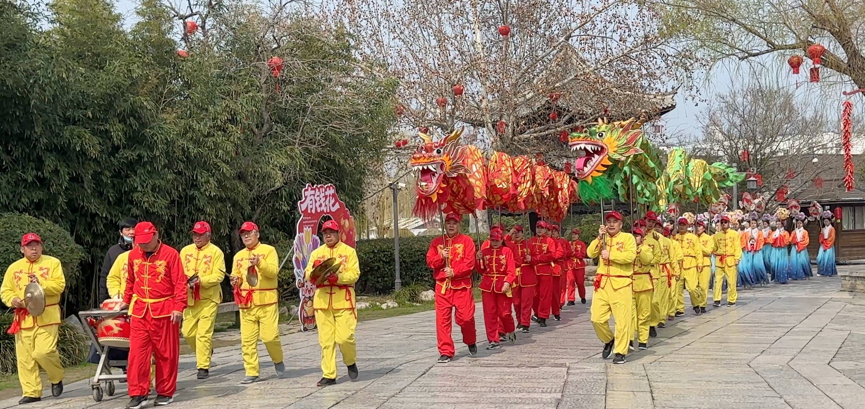 春分巧遇“龙抬头” 台儿庄古城民俗展演热闹非凡
