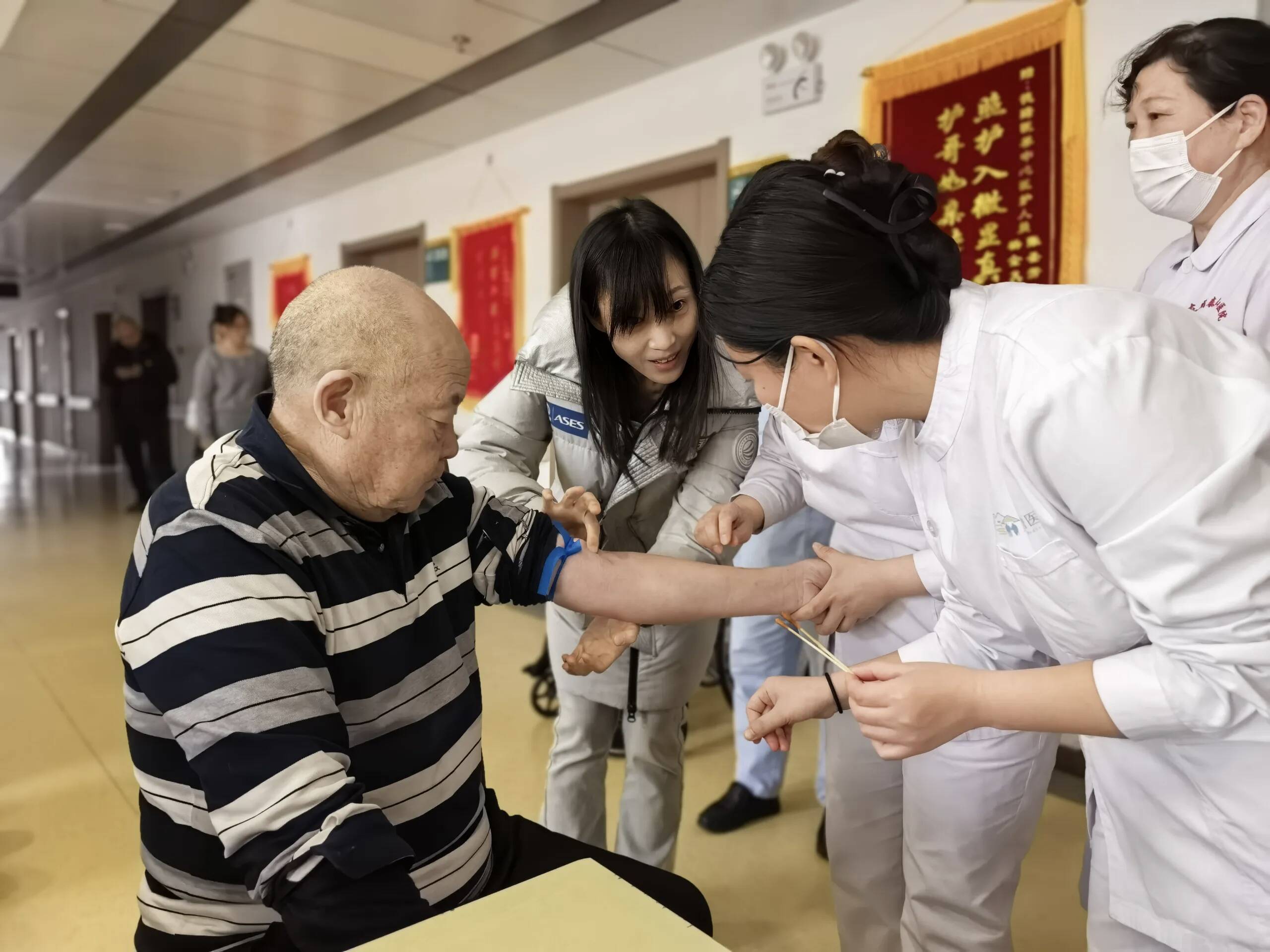 省市县三级疾控中心联合开展“世界防治结核病日”现场宣传和免费筛查活动