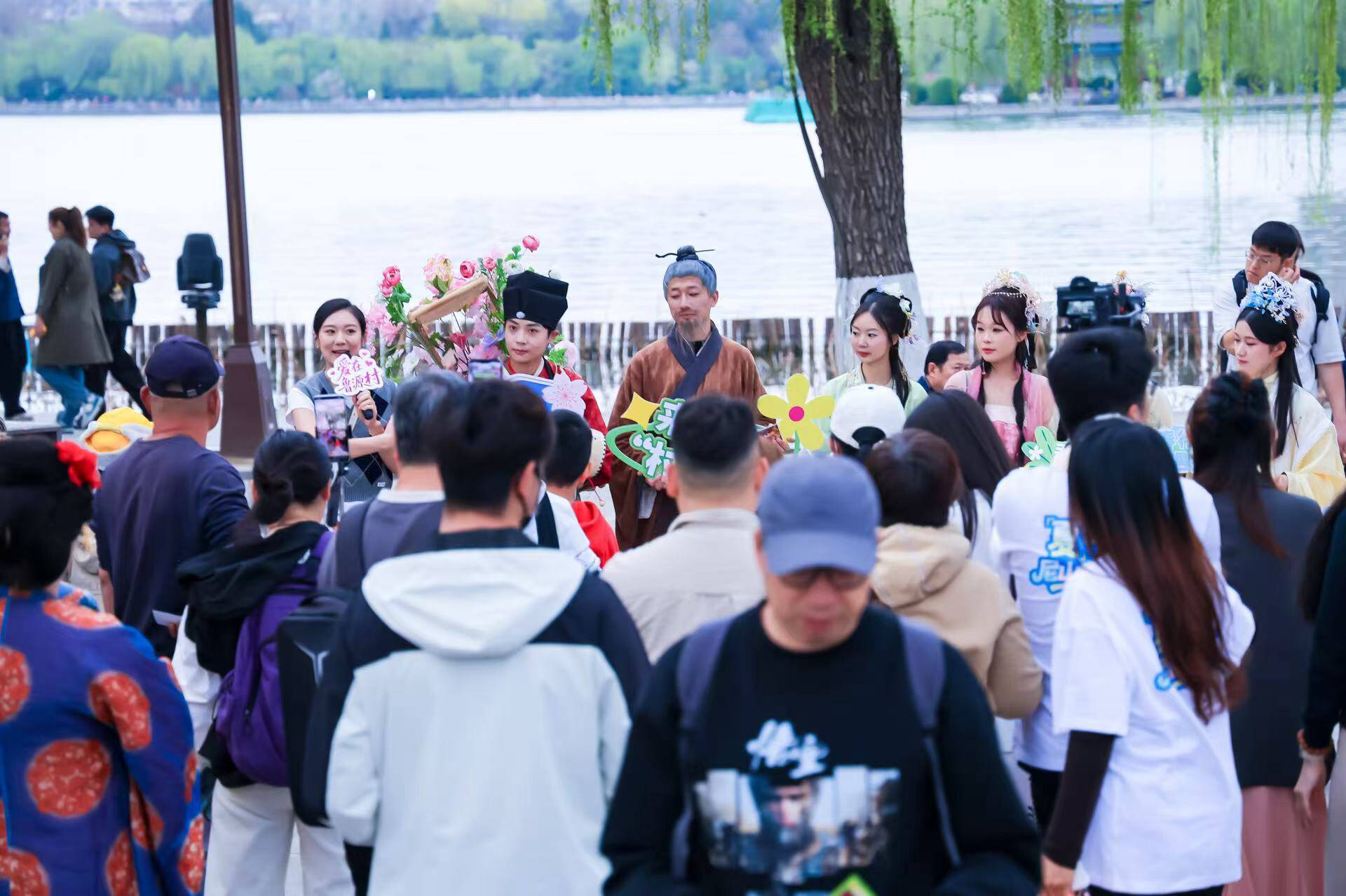 春满鲁源泉城送福！尼山鲁源村文旅巴士穿梭泉城派送春日惊喜(图5)