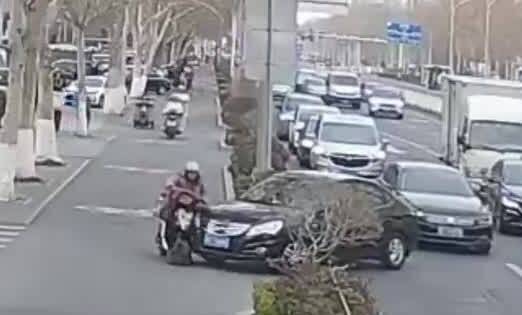 恶意碰瓷三十余起 淄博警方依法刑拘嫌疑人