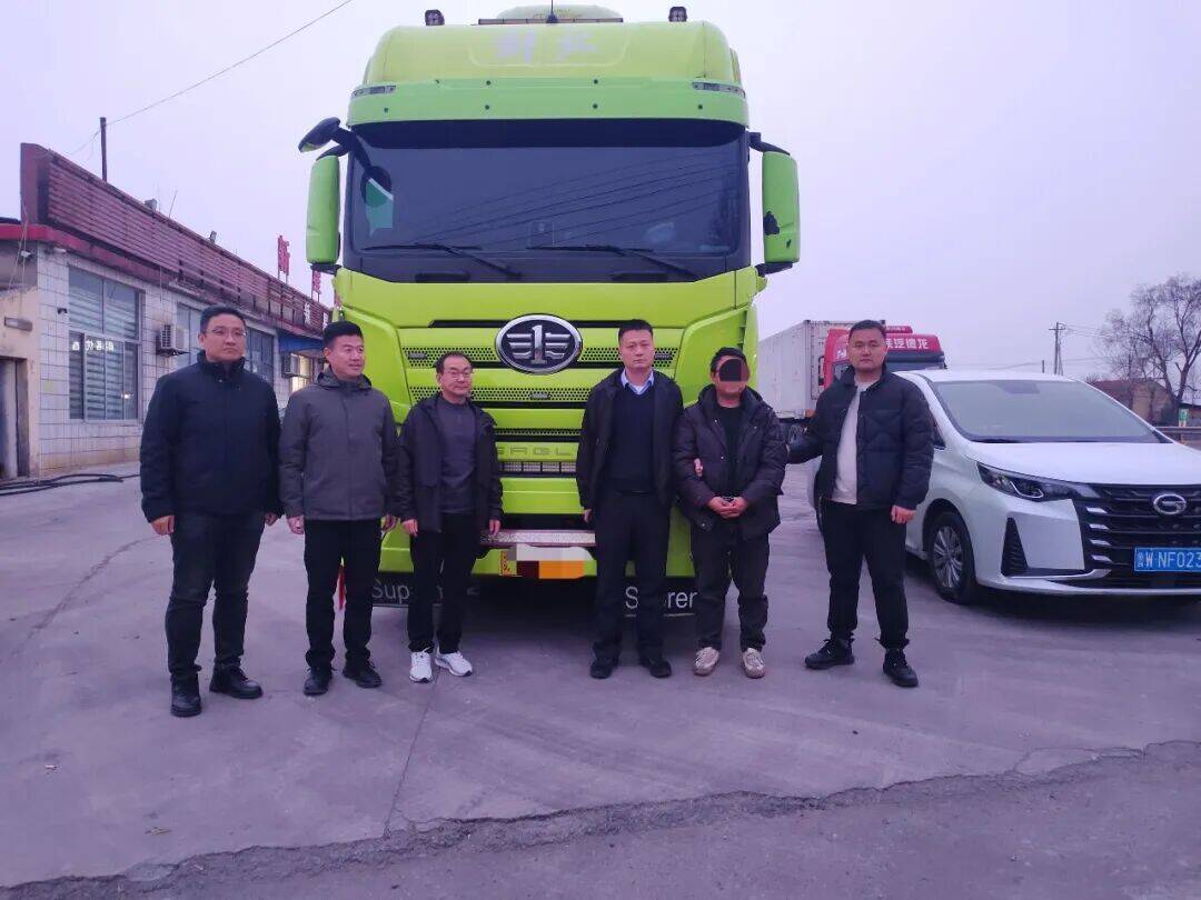 “百吨王”深夜闯关，以为遮牌就没事？临沂首例刑事诉讼让他们栽了