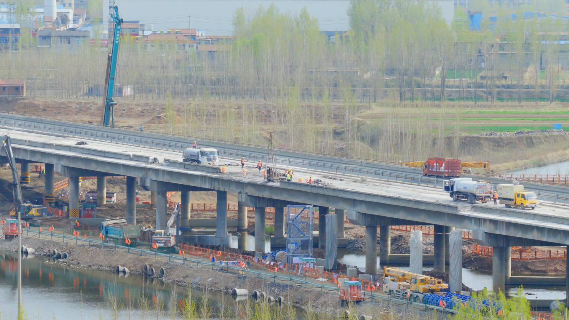 清明假期700余人在岗 泰新高速改扩建工程4月份将完成28座桥拆除任务