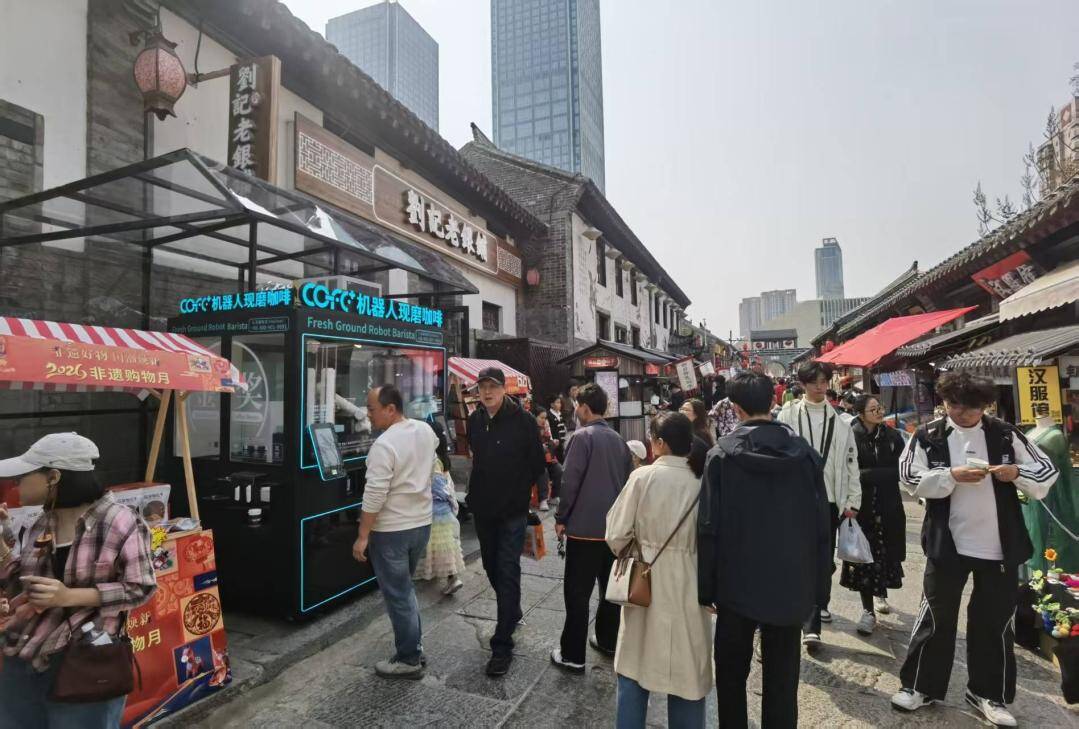 COFE+咖啡机器人登陆烟台沿海城市迎来“黑科技”咖啡馆(图1)