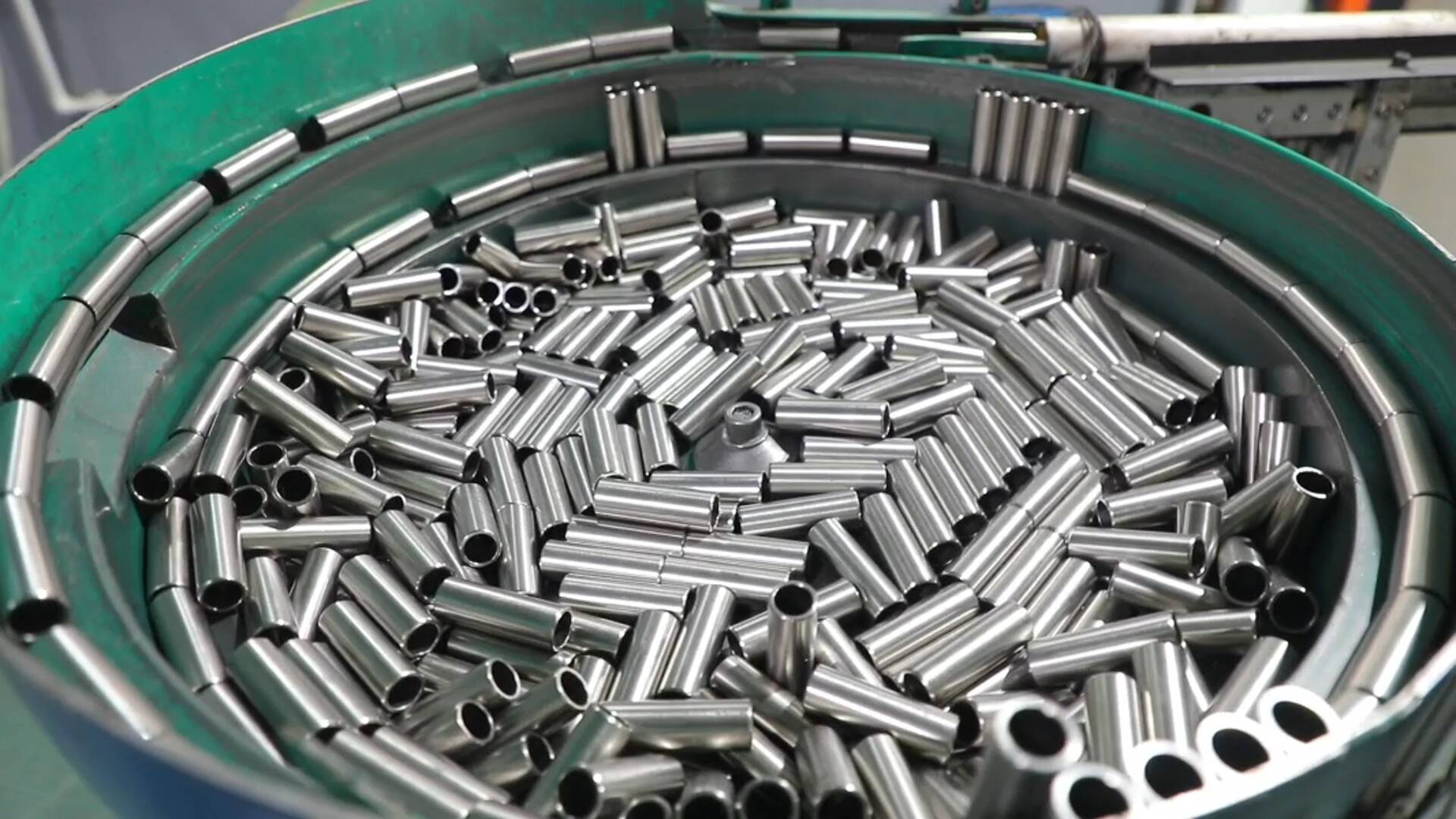 张雪机车夺冠 车身闪耀“聊城制造”