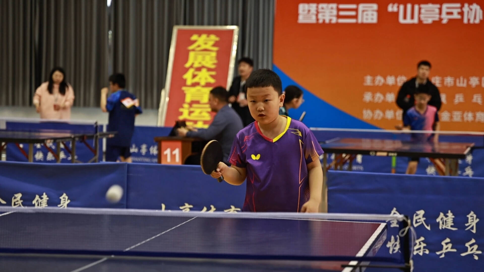 以球会友 8城乒乓小将齐聚枣庄山亭同台竞技