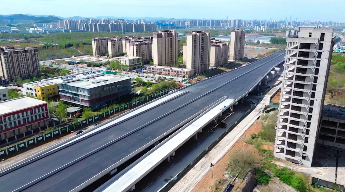 10月份通车！济南工业北快速路东延工程全面进入桥面沥青摊铺施工阶段