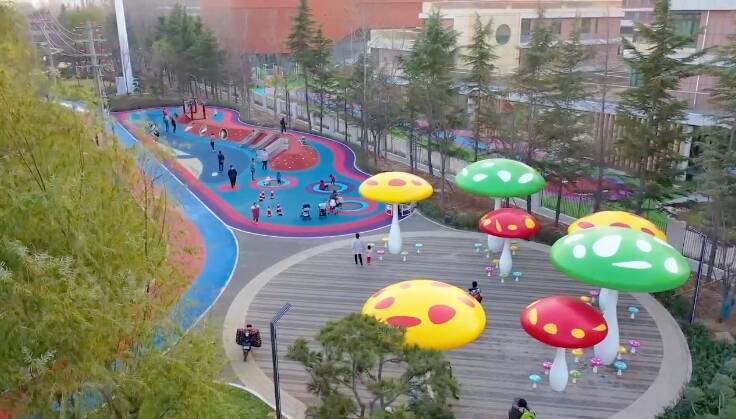 潍坊高新区:口袋公园变身“春日乐园” 儿童尽享欢乐时光