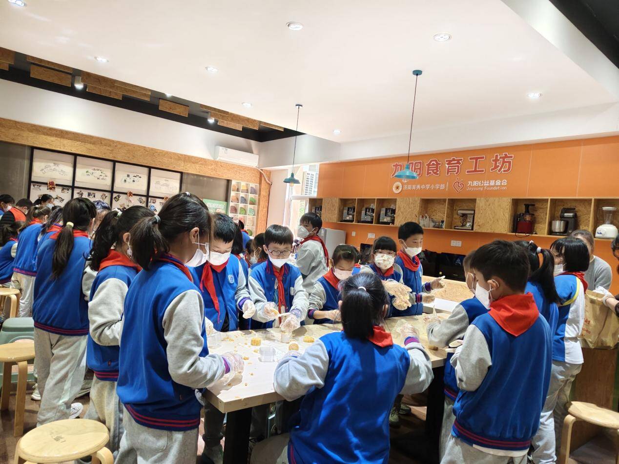 ����ʳ����ͯ��  ����������ƣ�������ѧСѧ��ѧ��������������ů