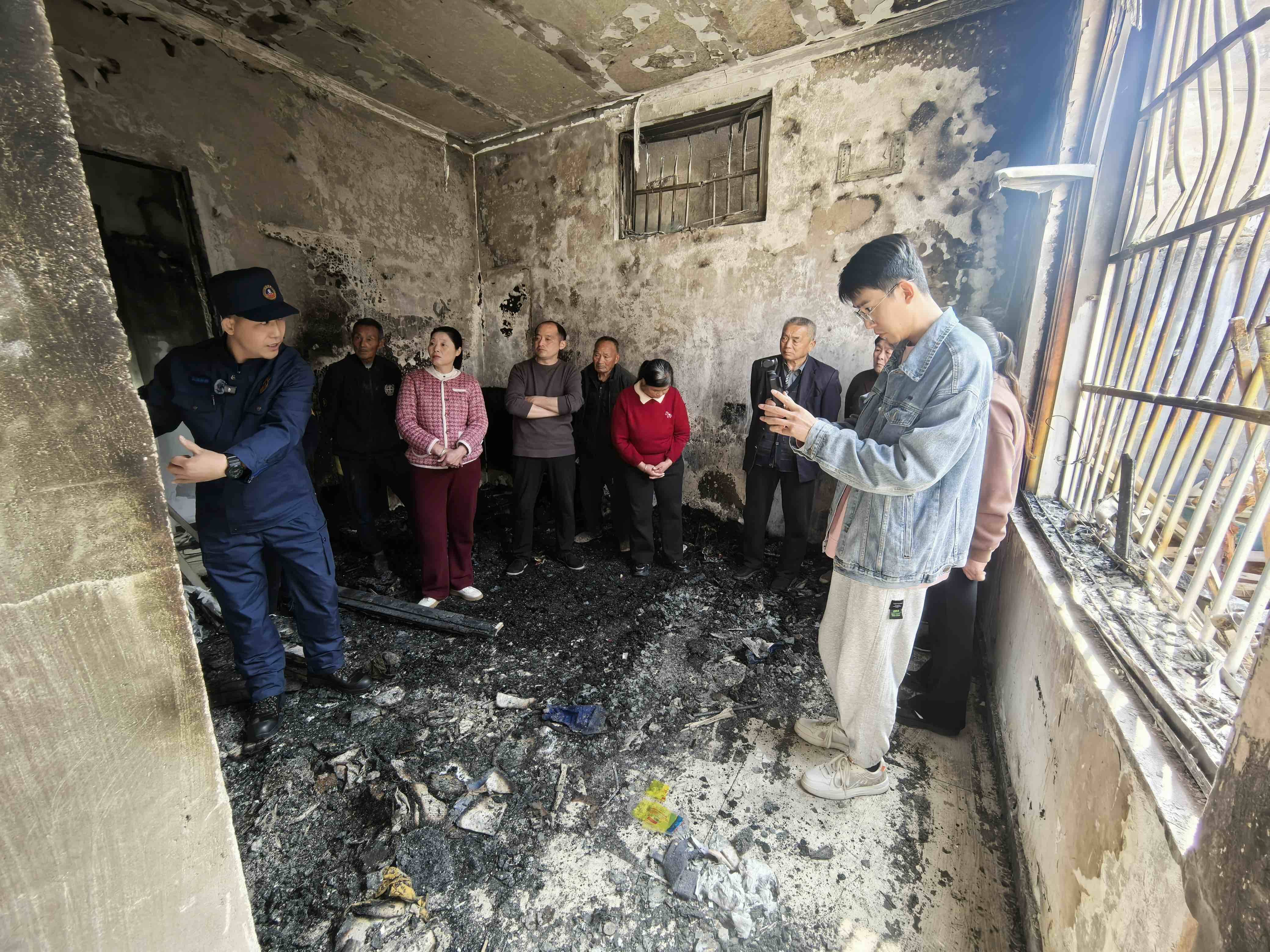 在火灾现场科普+“五分钟”加课 山东消防正开展现场即时警示教育(图1)