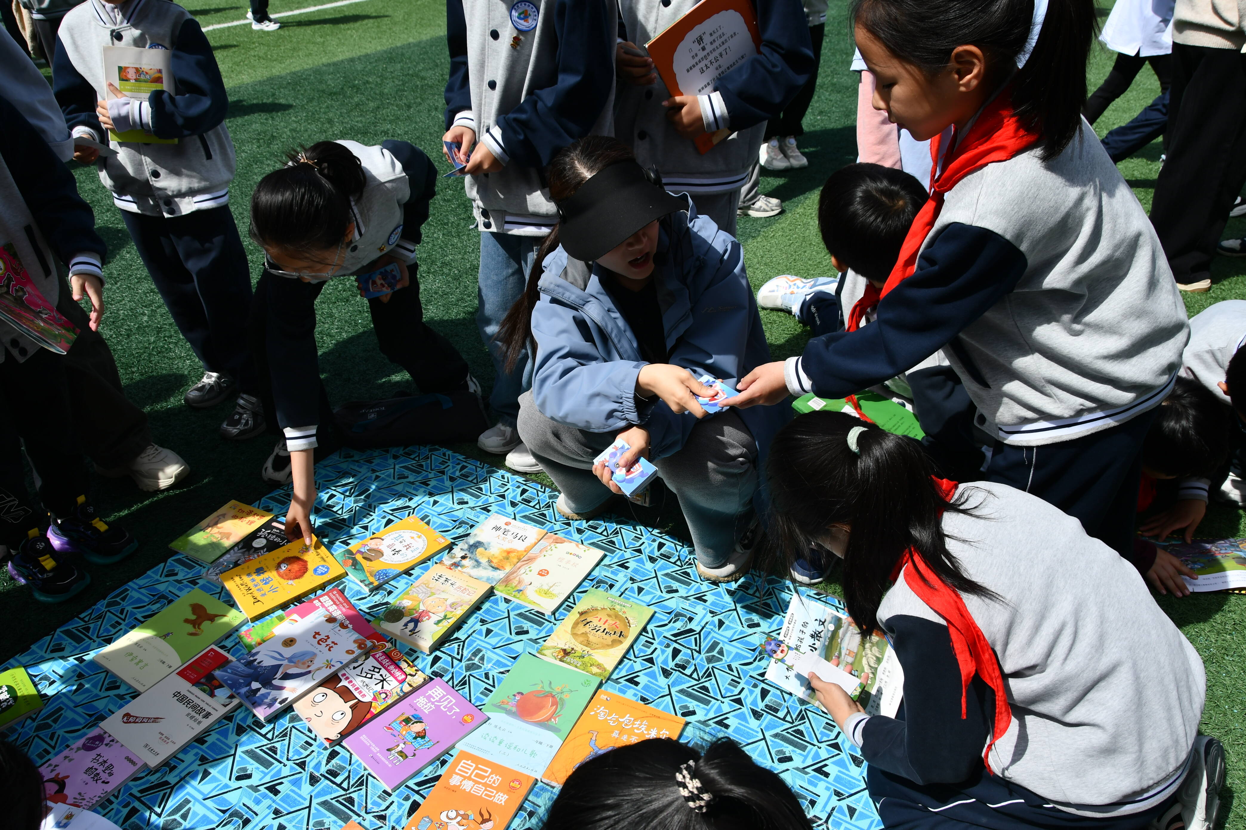  ��������,��������app���а���Сѧ�Ķ���ɫ��Ŀ������ʽ�ߵ����조����С���ˡ�������������