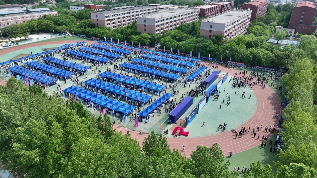 山东省2026年重点区域（济南市）综合类校园招聘会在山东英才学院成功举办