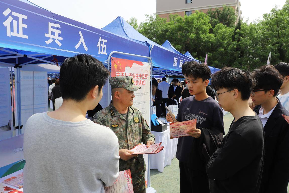 山东省2026年重点区域（济南市）综合类校园招聘会在山东英才学院成功举办