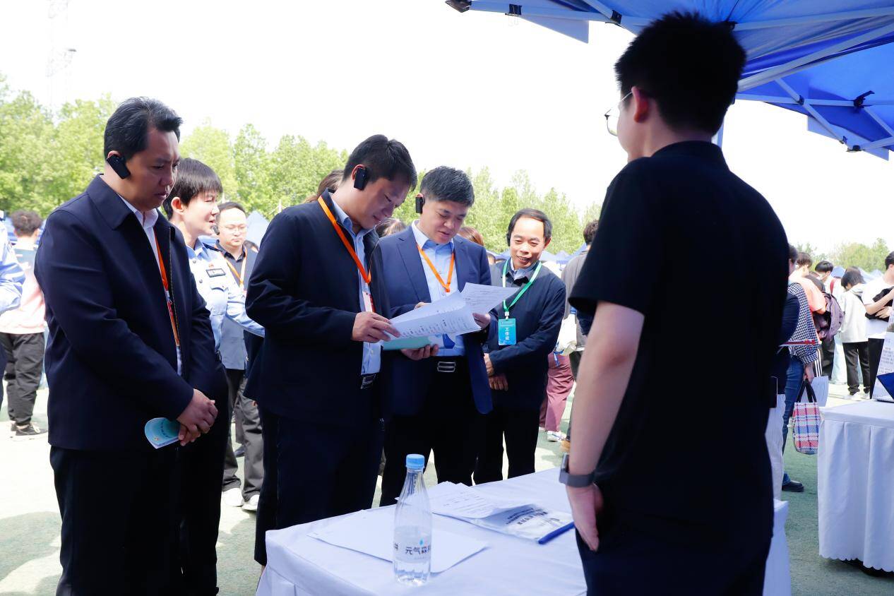 山东省2026年重点区域（济南市）综合类校园招聘会在山东英才学院成功举办