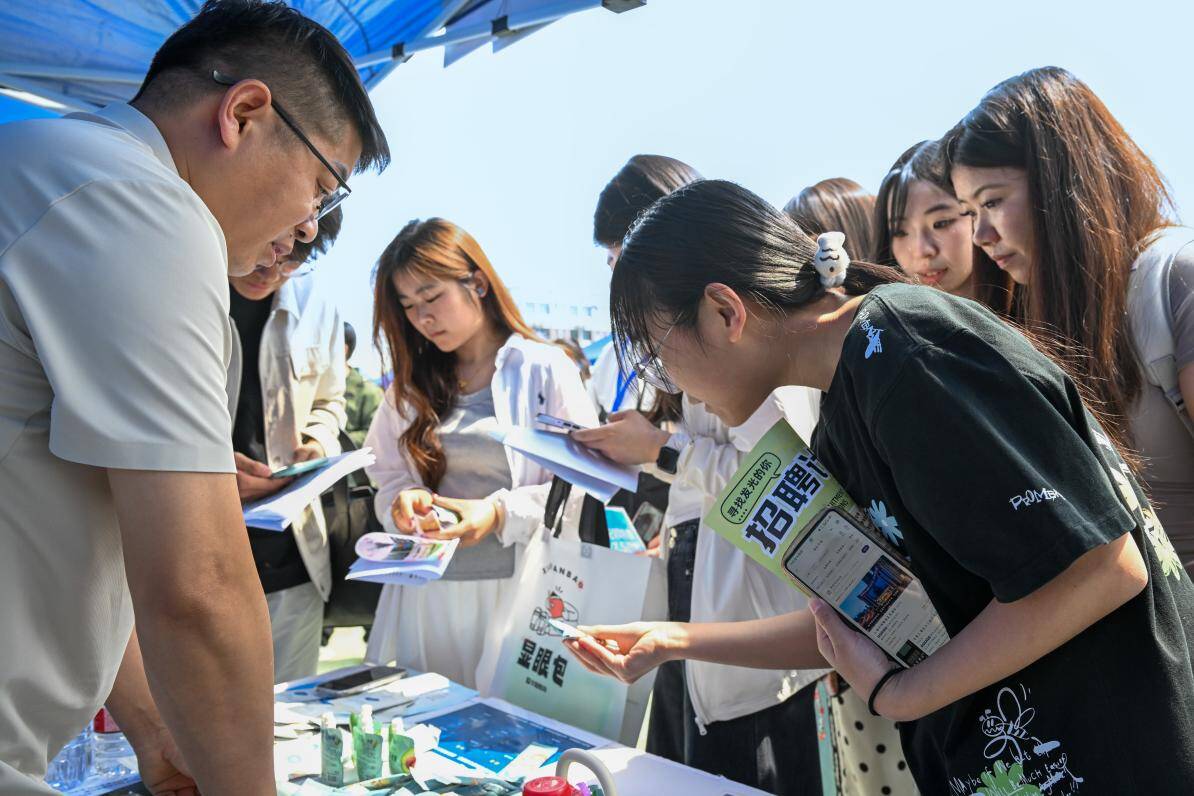 山东省2026年重点区域（济南市）综合类校园招聘会在山东英才学院成功举办