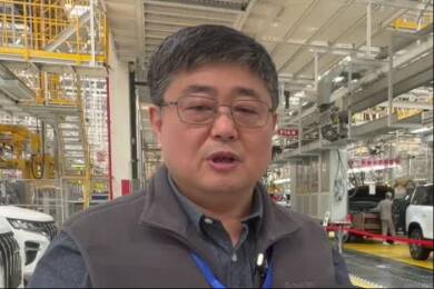 “小舰长”吕礼诗在山东参观北京汽车制造厂(青岛)有限公司感叹:中华民族伟大复兴,绝对不是一个口号!