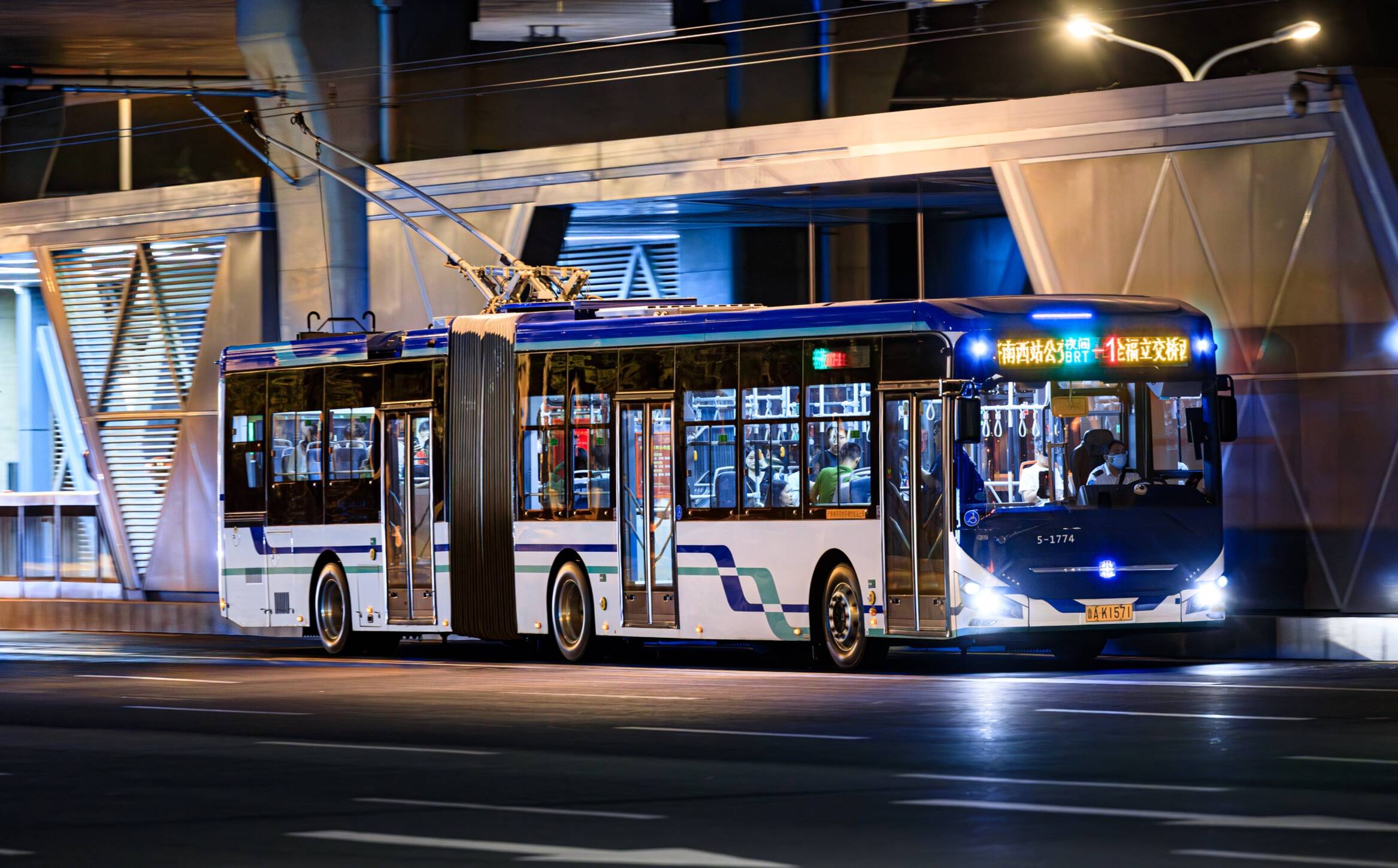 “五一”假期济南21条公交延时至零点 夜游泉城更从容