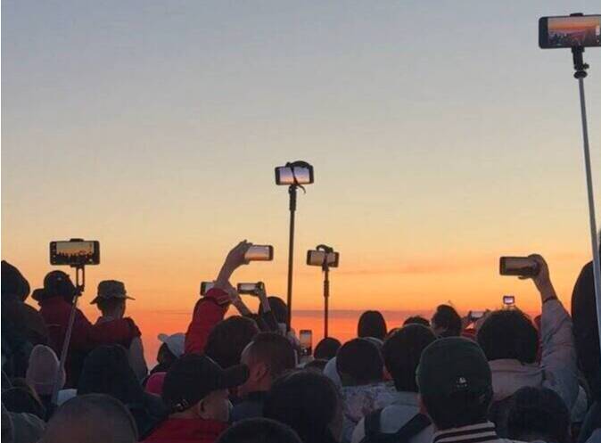 我们的节日·我们的泰山丨泰山之巅 红日破晓 万人共赴一场家国浪漫