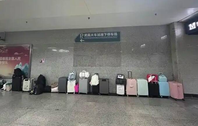 好评中国｜从“无人行李箱墙”读懂中国式安全感