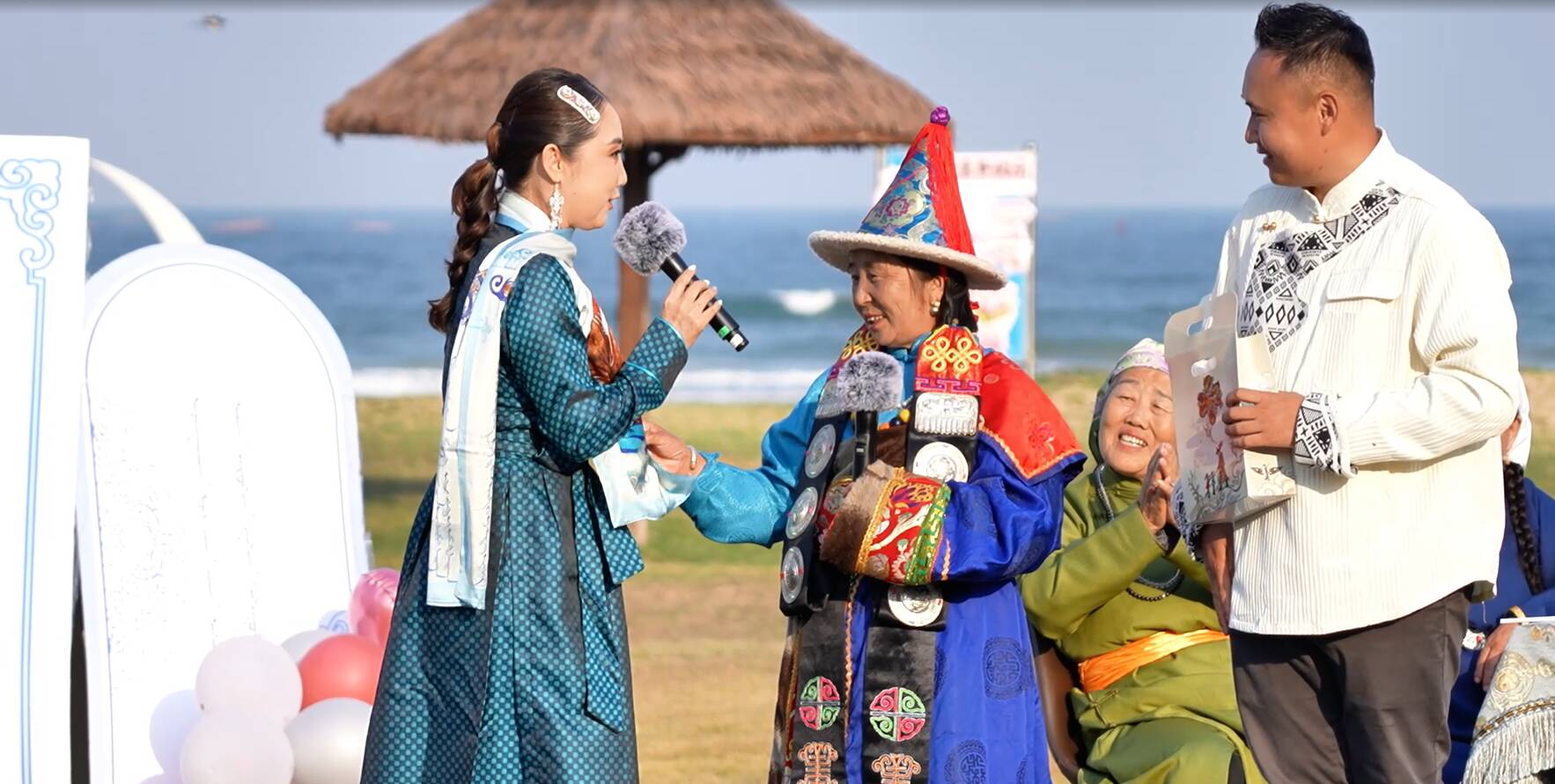 跨越千里的母爱礼赞:草原母亲与青岛大海的温情相遇