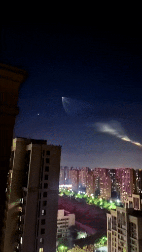 好评中国丨夜空中最燃的中国式浪漫