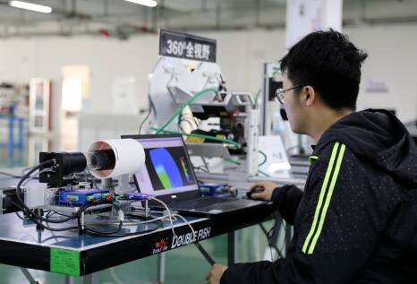 威海高新区：激光一扫40秒“看懂”轮胎缺陷