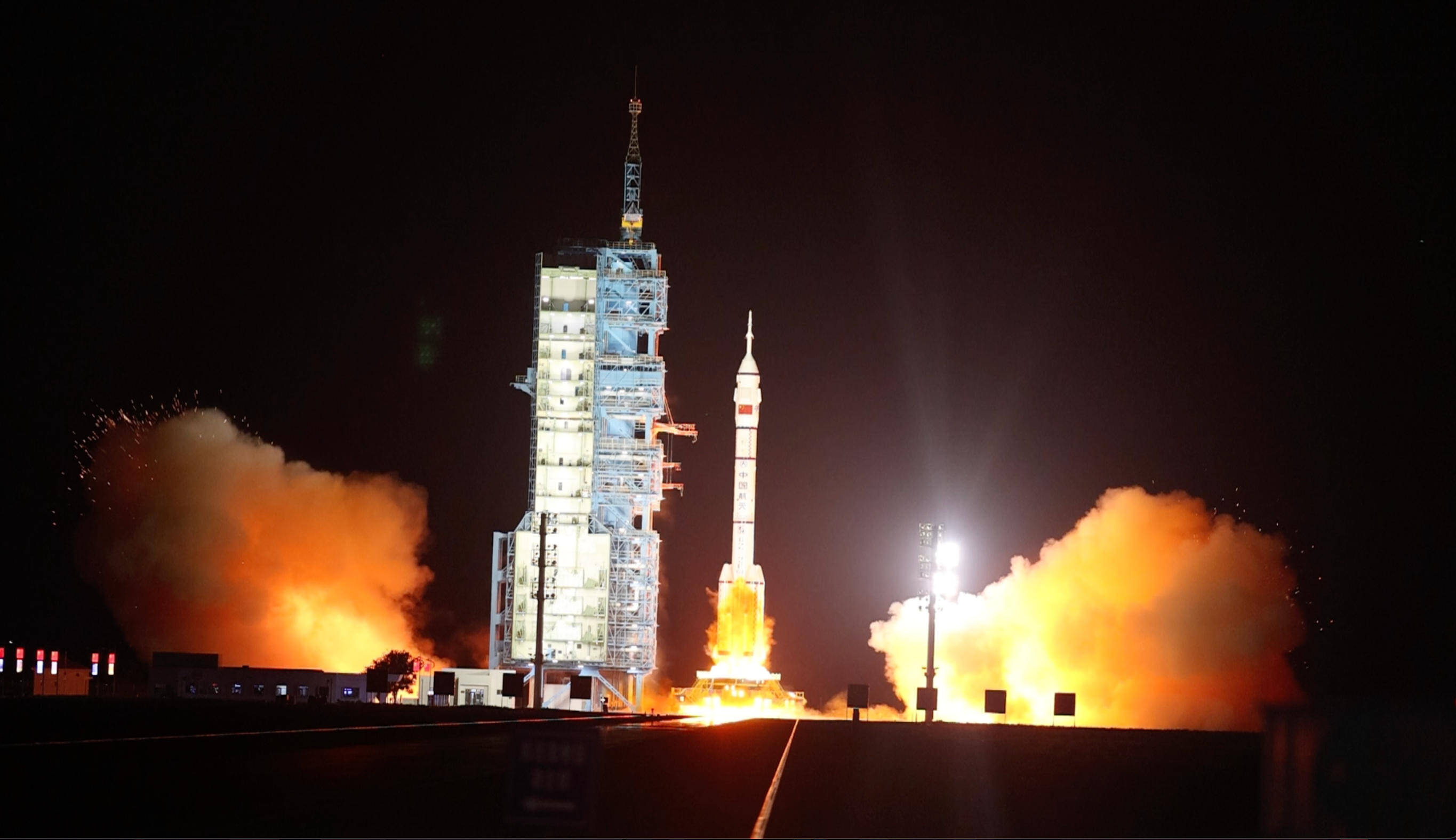 三个首次叩问苍穹：神舟二十三号，出发！