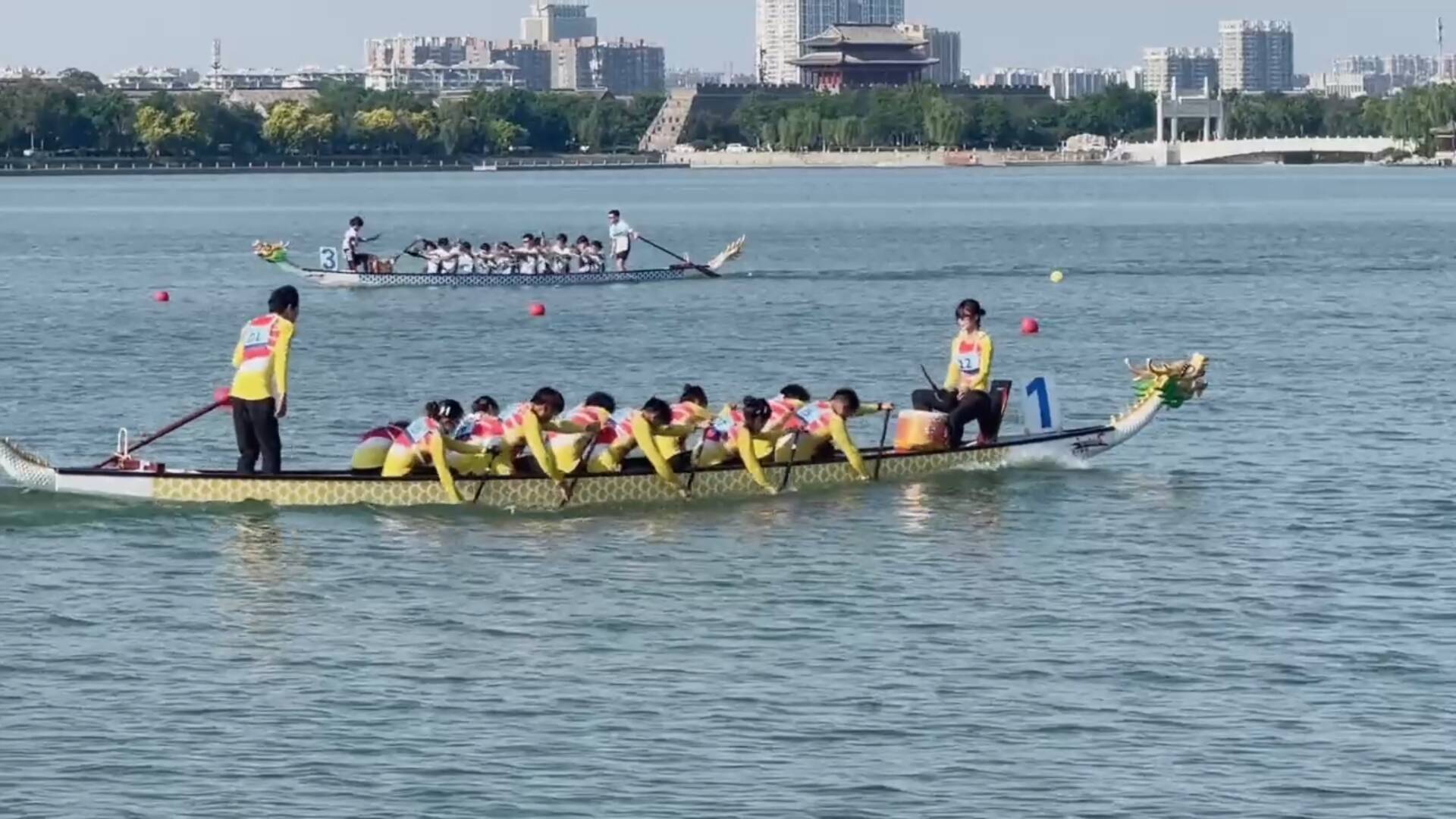 2026年亚洲大学生龙舟锦标赛|冠军荣光背后皆有耕耘!聊城大学龙舟队主教练吕艳丽:拼出了中国大学生的气势