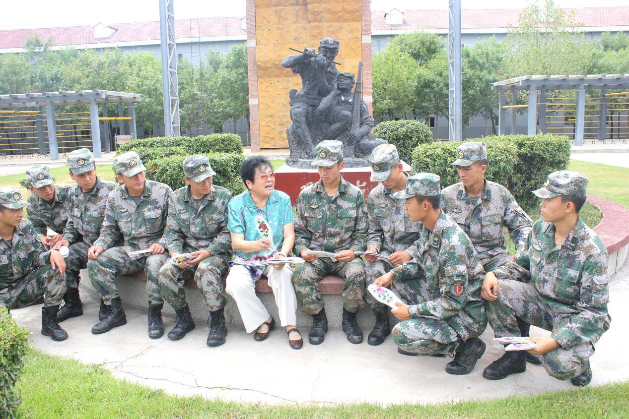 一针一线都是对子弟兵的爱 肥城八旬老人五十载织就拥军情