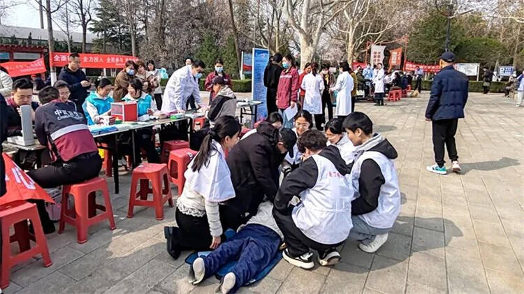 科普进社区创新守健康!山东医专团队开展急救科普惠民活动