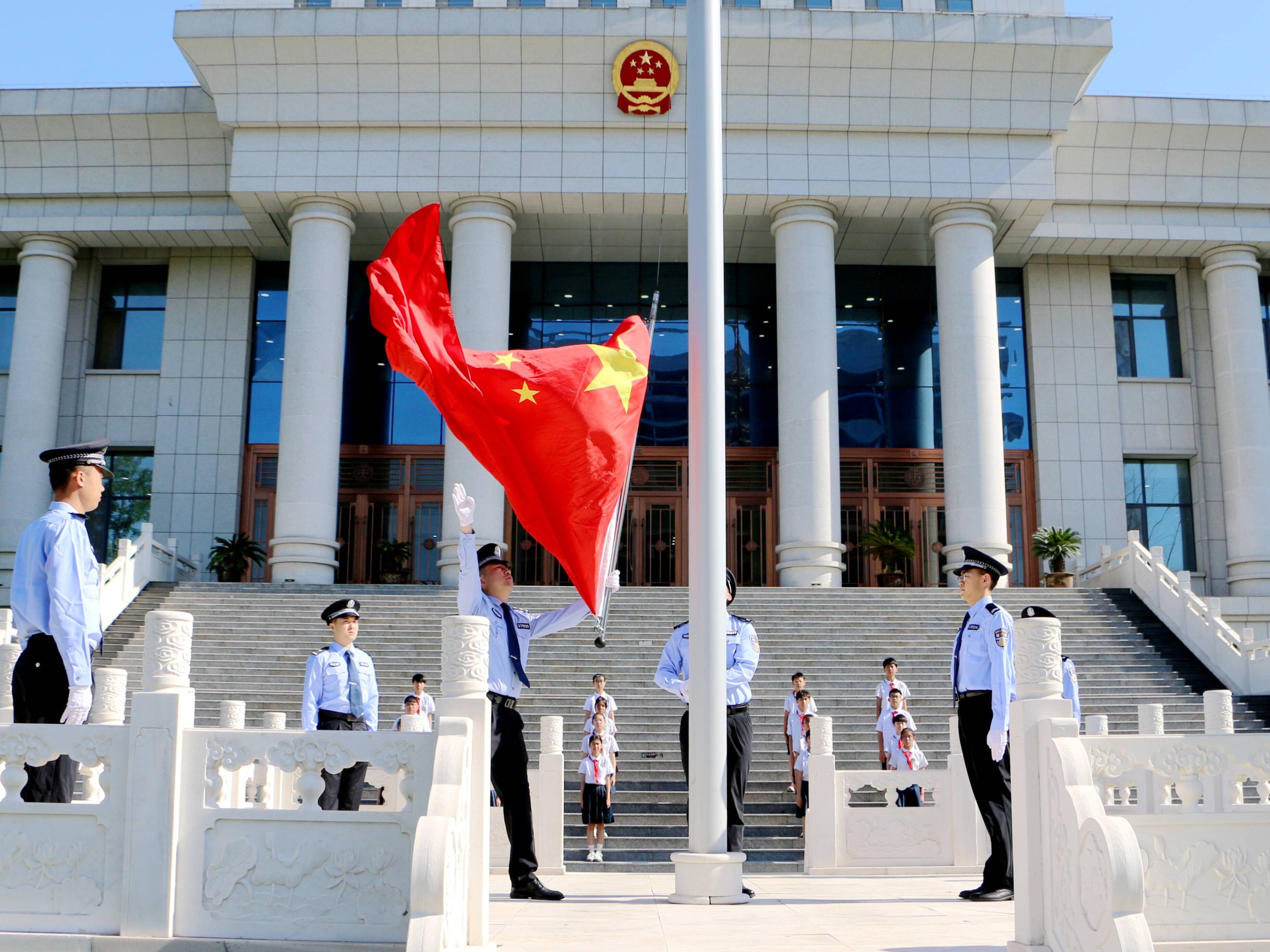双线研学润童心 乐陵学子沉浸式体验法治与红色成长课堂