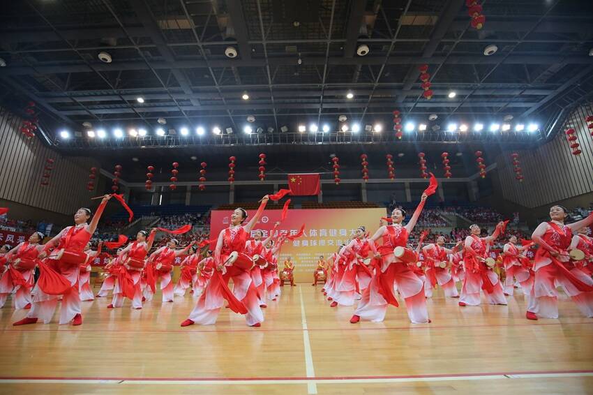 第五届全国老年人体育健身大会健身球操交流活动在济宁开幕(图1)