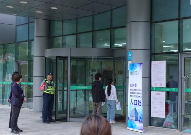 精管细理铸考务标杆 温情守护谱育人新篇