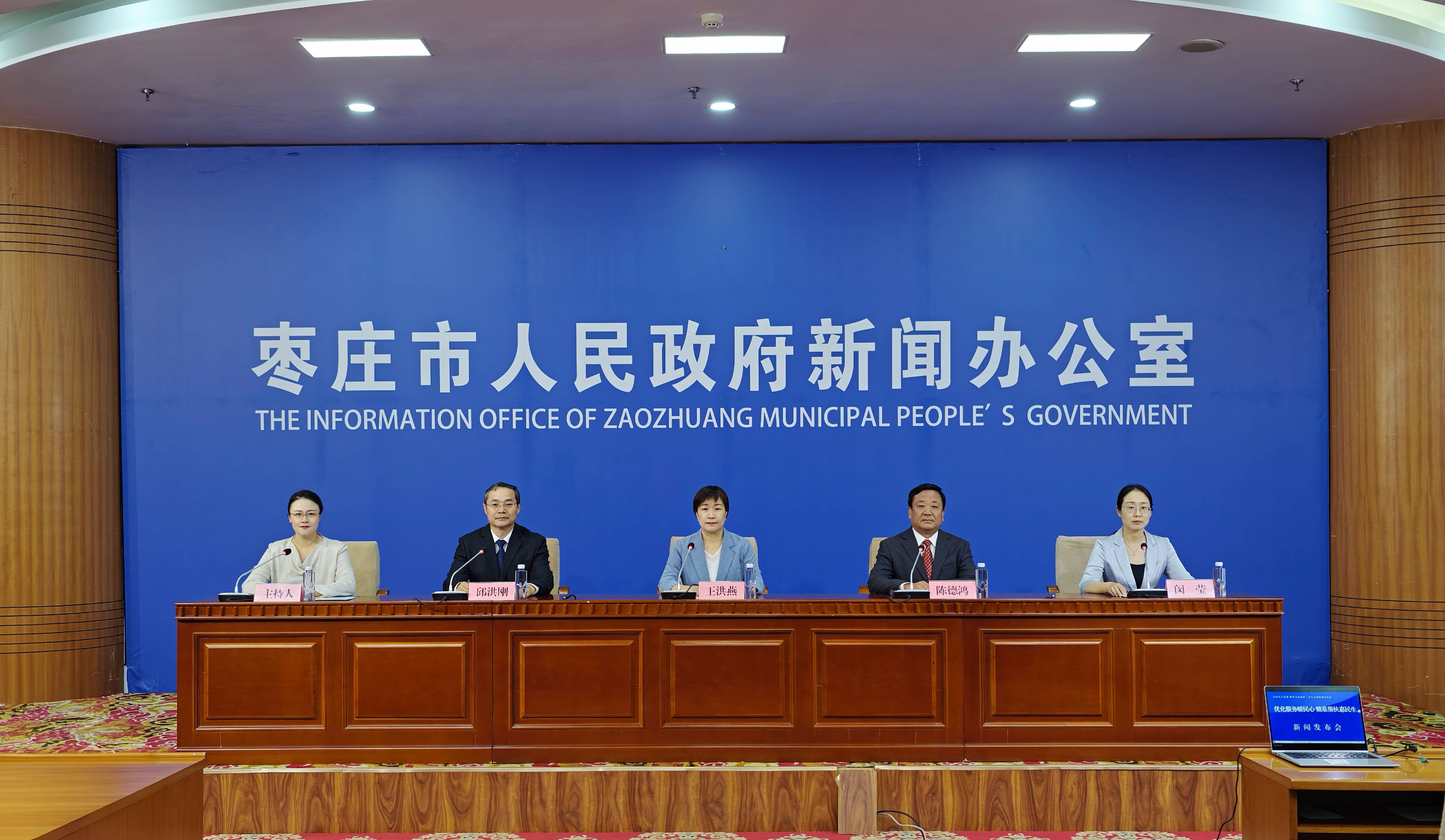 枣庄市台儿庄区成人公益美术讲课暨名家笔会活动举办