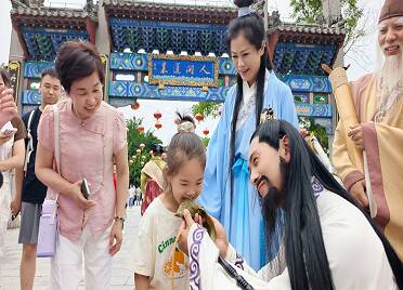烟台高新区：延伸政务增值服务 户籍宣讲直达办事群众
