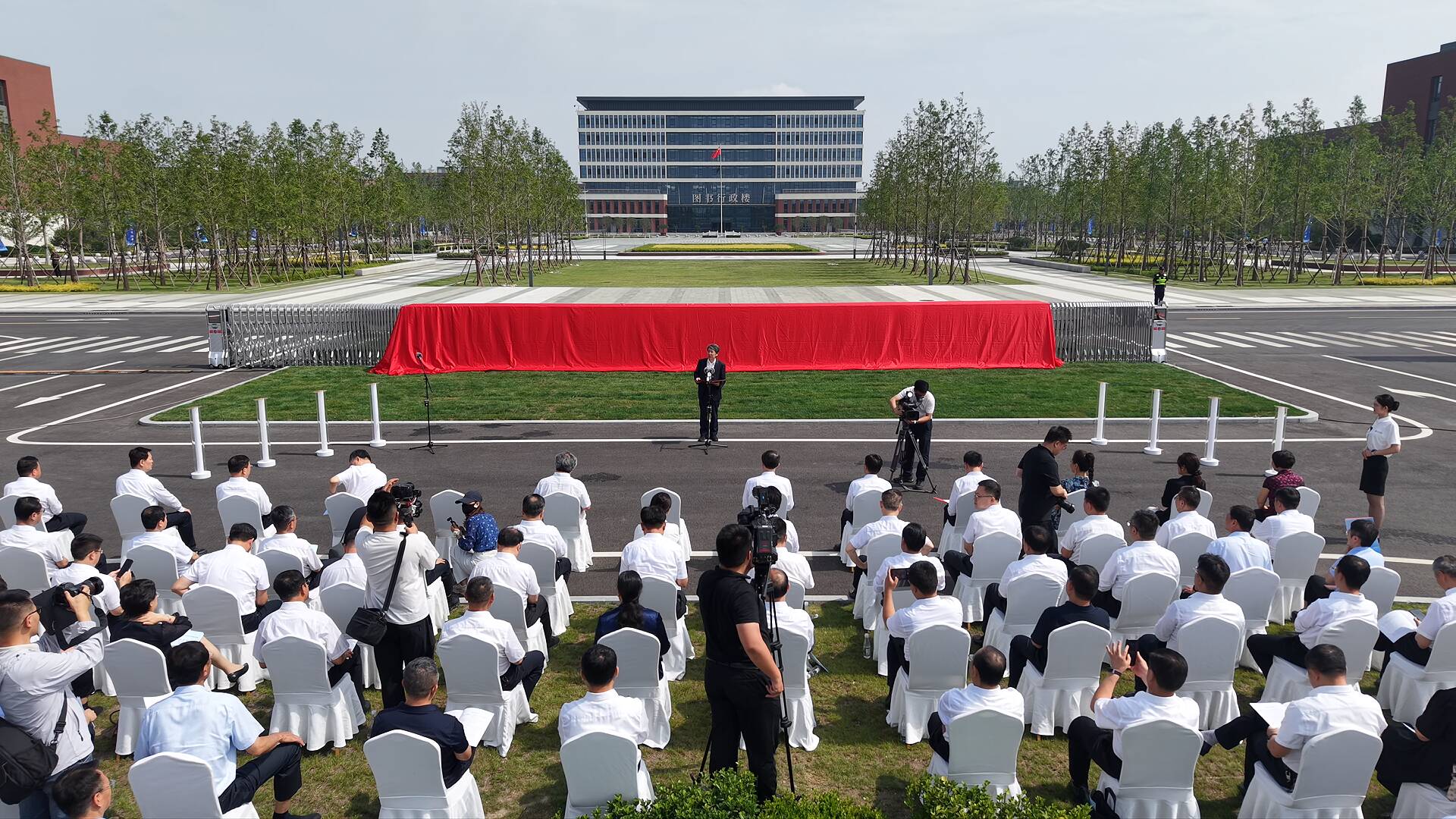 薛其坤院士受聘为临沂工学院名誉顾问 “将一如既往地关注支持临沂工学院的建设与发展”