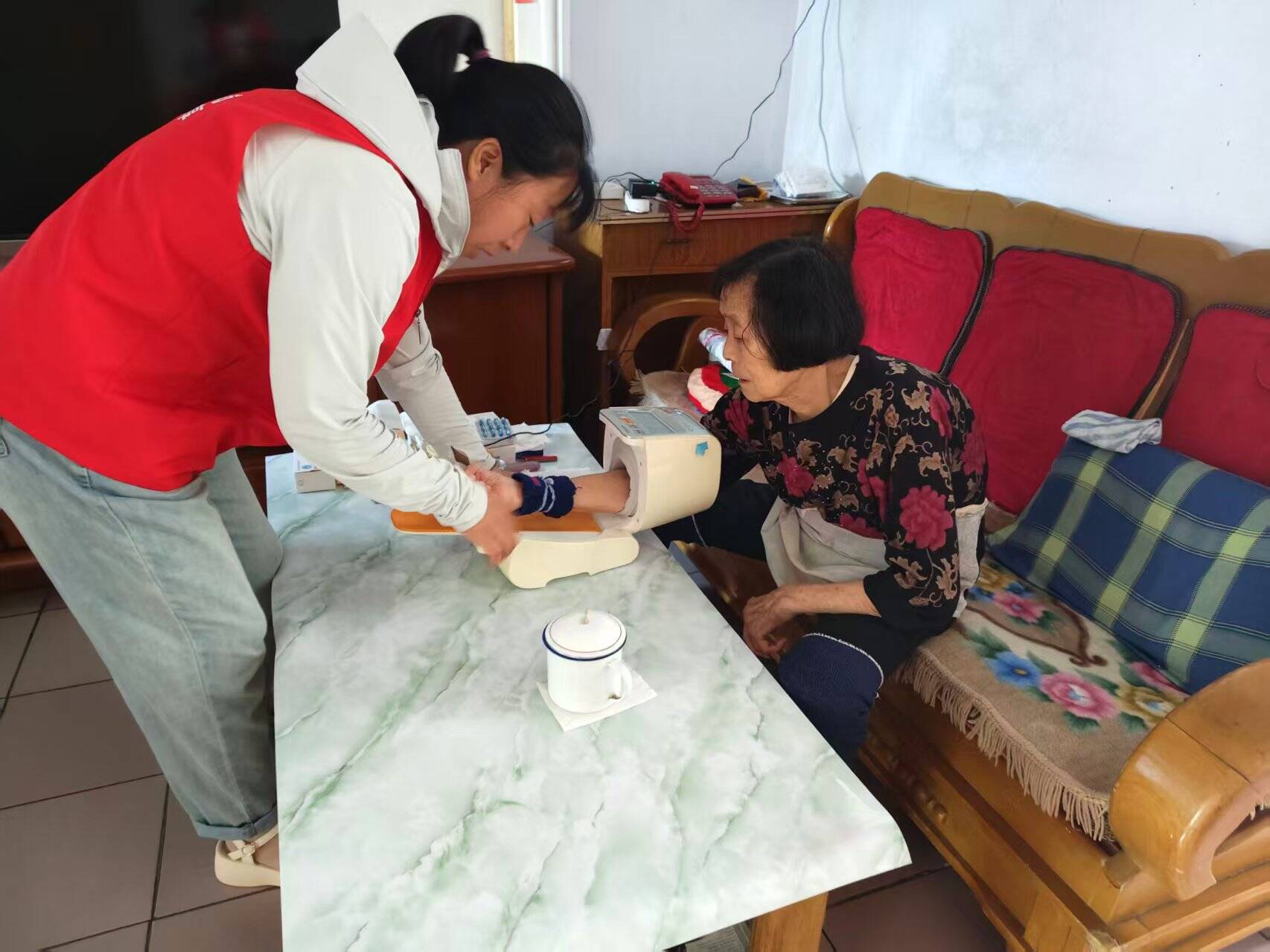 肥城：两任网格员爱心接力 用温情守护独居老人“夕阳红”
