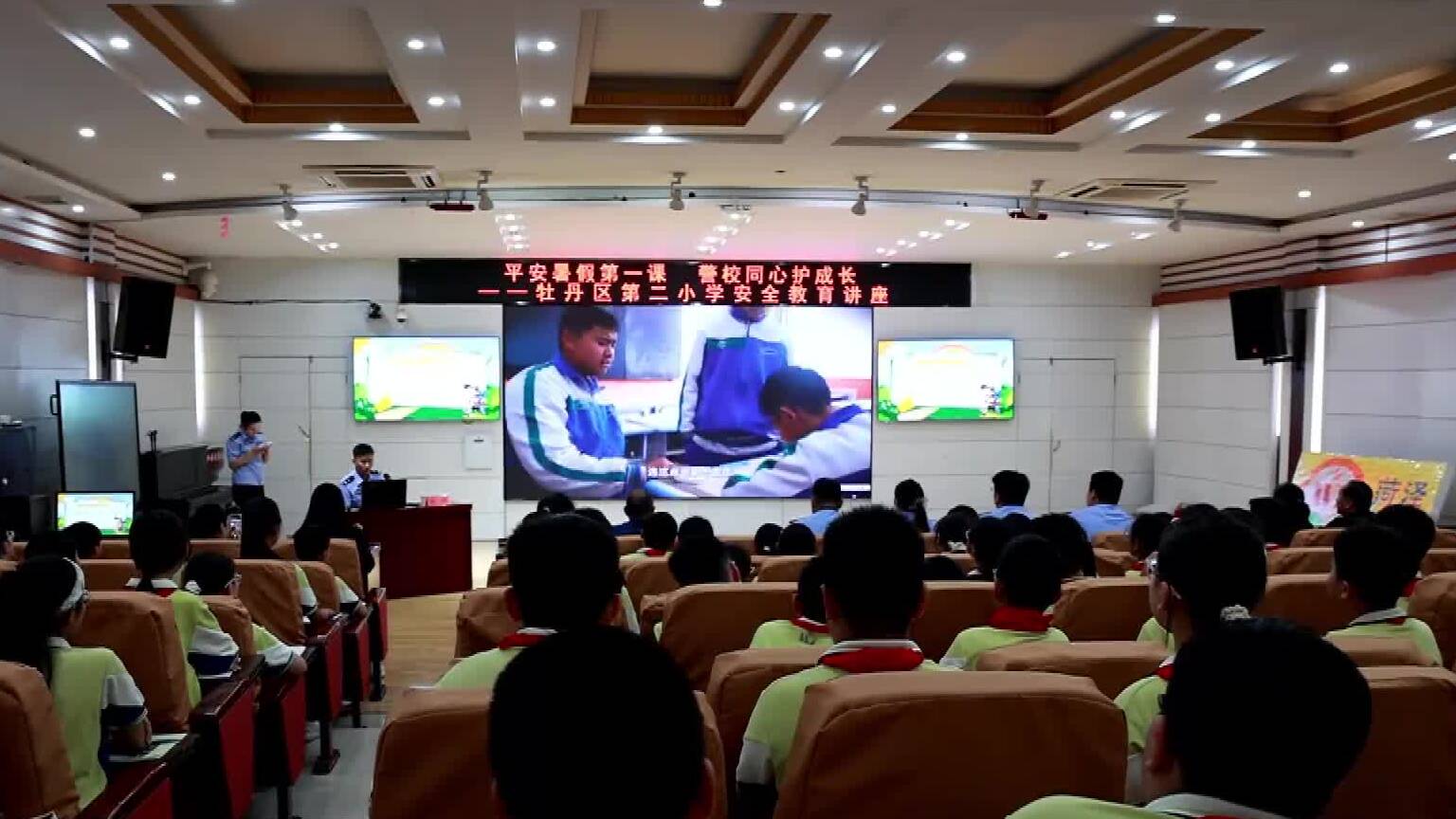 平安暑假第一课！菏泽民警进校园宣讲防溺水安全与反欺凌知识